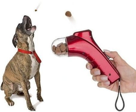 Hračka pro psy a kočky - vystřelovací zásobník na granule